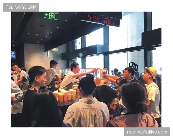 张雨霏训练完顺手买个包,我加班三天才够一杯奶茶钱 张雨霏训练完顺手买个包,我加班三天才够一杯奶茶钱