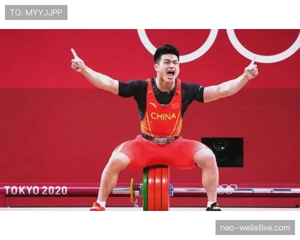 石智勇训练完直接拎两箱红牛走人,这哪是举重,分明是开能量饮料批发部 石智勇训练完直接拎两箱红牛走人,这哪是举重,分明是开能量饮料批发部