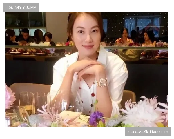 谢杏芳居然被拍到家门口拎着塑料袋,跟冠军光环差太远了吧? 谢杏芳居然被拍到家门口拎着塑料袋,跟冠军光环差太远了吧?